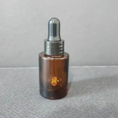 بطری قطره چکان شیشه ای شفاف 10 15 20 30 50 میلی لیتری با حلقه رز طلایی آلومینیومی الکتروشیمیایی برای لوازم آرایشی