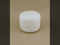 قوطی کرم پلاستیکی سفید با پوشش پیچ دار برای مراقبت از پوست زنان