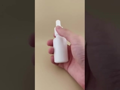 طراحي ظريف بطري قطره اي سفيد صاف گرد براي مراقبت از پوست