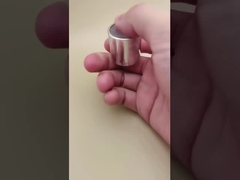 نقره ای آلومینیوم پلاستیکی گرد کلاه صاف با دکمه شفاف برای بطری های مراقبت از پوست