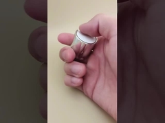 نقره ای آلومینیوم پلاستیکی گرد کلاه صاف با دکمه سفید برای بطری های مراقبت از پوست