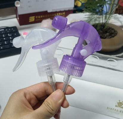 اسپریگر کوچک شفاف برای تمیز کردن خانه