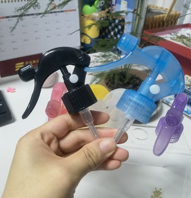 اسپریگر کوچک شفاف برای تمیز کردن خانه