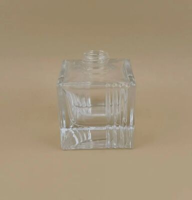 بطری شیشه ای شفاف و صاف با کف ضخیم مربعی برای عطر خودرو