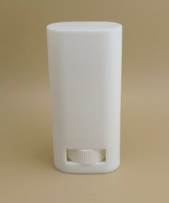 بسته بندی بالم لب پلاستیکی سفید تخت و صاف با قابلیت درب CRC مناسب برای بسته بندی لوازم آرایشی رژ لب